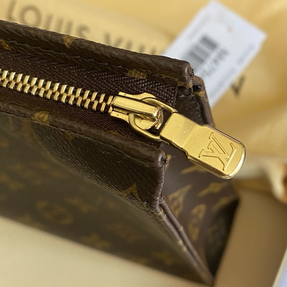 Louis Vuitton Toiletry Monogram Pouch 26 Brown Canvas M47542 - Picture 3 of 10